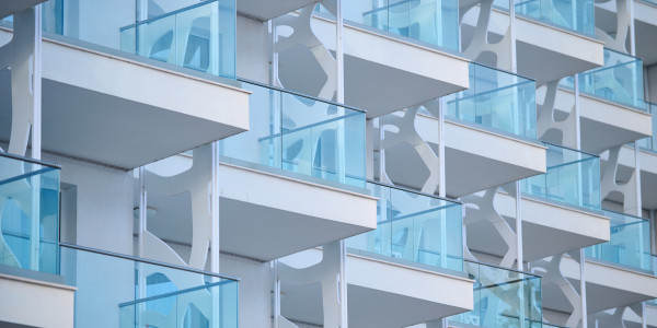 Puertas y Ventanas Aislantes de Aluminio / PVC Girona · Balconeras