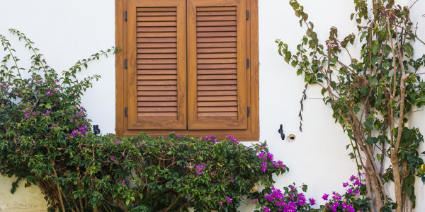 Puertas y Ventanas Aislantes de Aluminio / PVC Girona · Contraventanas y Persianas a Medida