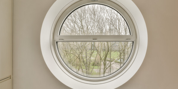 Puertas y Ventanas Aislantes de Aluminio / PVC Girona · Ojo de Buey, Curvada y Antiruido