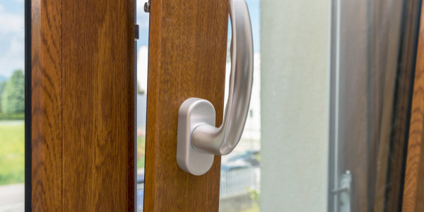 Puertas y Ventanas de Aluminio / PVC a medida Girona · Oscilobatientes - Abatibles