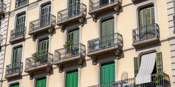 Puertas y Ventanas de Aluminio / PVC a medida Girona · Aislamientos Acústicos