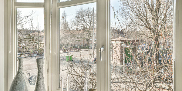 Puertas y Ventanas de Aluminio / PVC a medida Girona · Bisagra Oculta