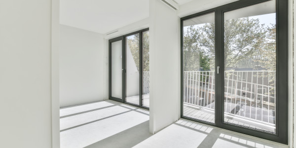 Puertas y Ventanas Insonorizadas de Aluminio / PVC Girona · Bisagra Oculta