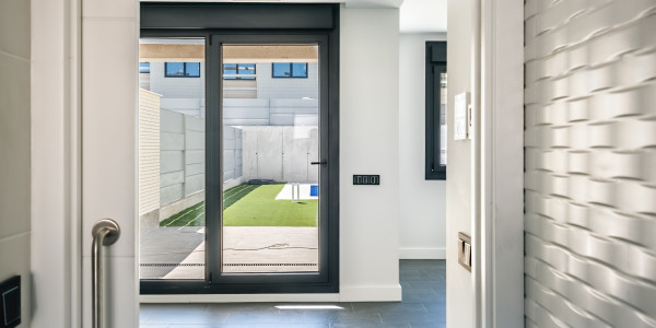 Puertas y Ventanas Insonorizadas de Aluminio / PVC Girona · Puertas Correderas a Medida Insonorizadas
