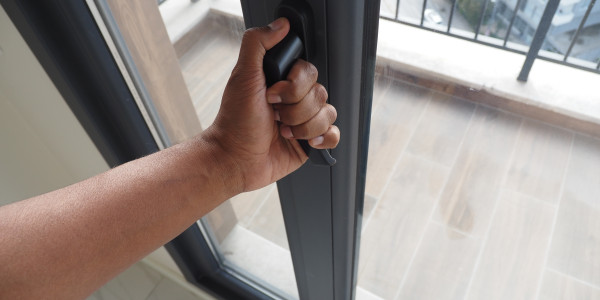 Puertas y Ventanas Insonorizadas de Aluminio / PVC Girona · Cierre Hermético