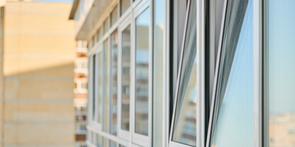 Puertas y Ventanas Seguridad de Aluminio / PVC en Girona · Oscilobatientes - Abatibles